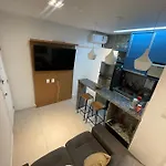 Lindo Apartamento Mobiliado, Uma Quadra Da Praia!
