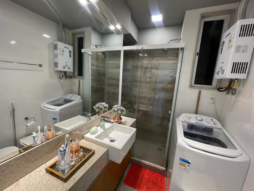 Lindo Apartamento Mobiliado, Uma Quadra Da Praia! Apartamento Río de Janeiro