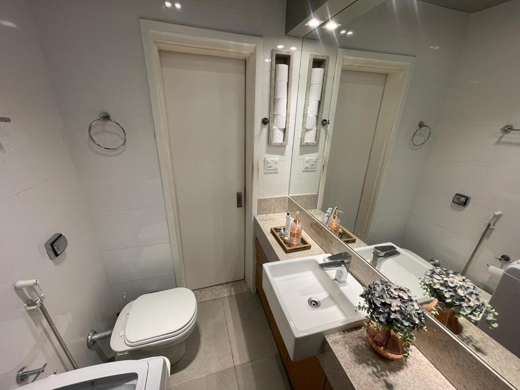 Lindo Apartamento Mobiliado, Uma Quadra Da Praia! Apartamento Río de Janeiro